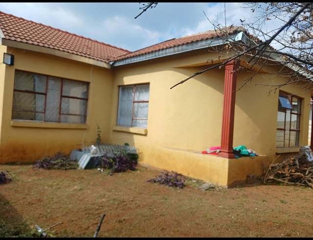 4 BEDROOM HOUSE FOR SALE IN FLORA PARK